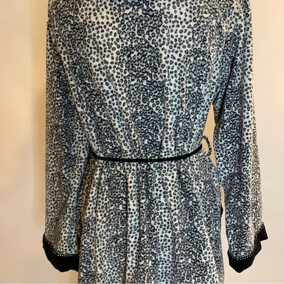 French Kitty Long Sleeved Robe with Waist Tie Size Large - Picture 14 of 16